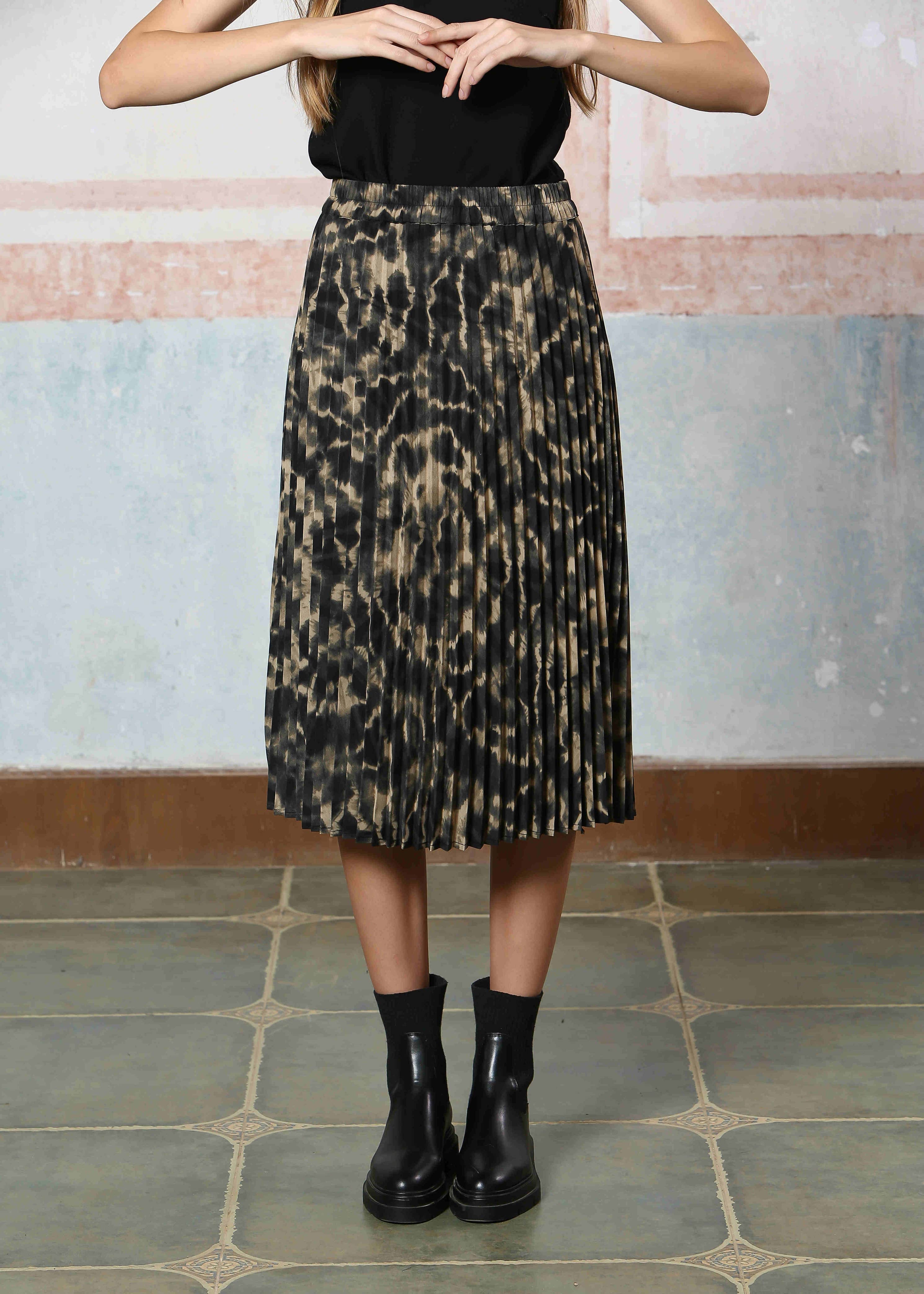 Abstract Print Pleated Skirt