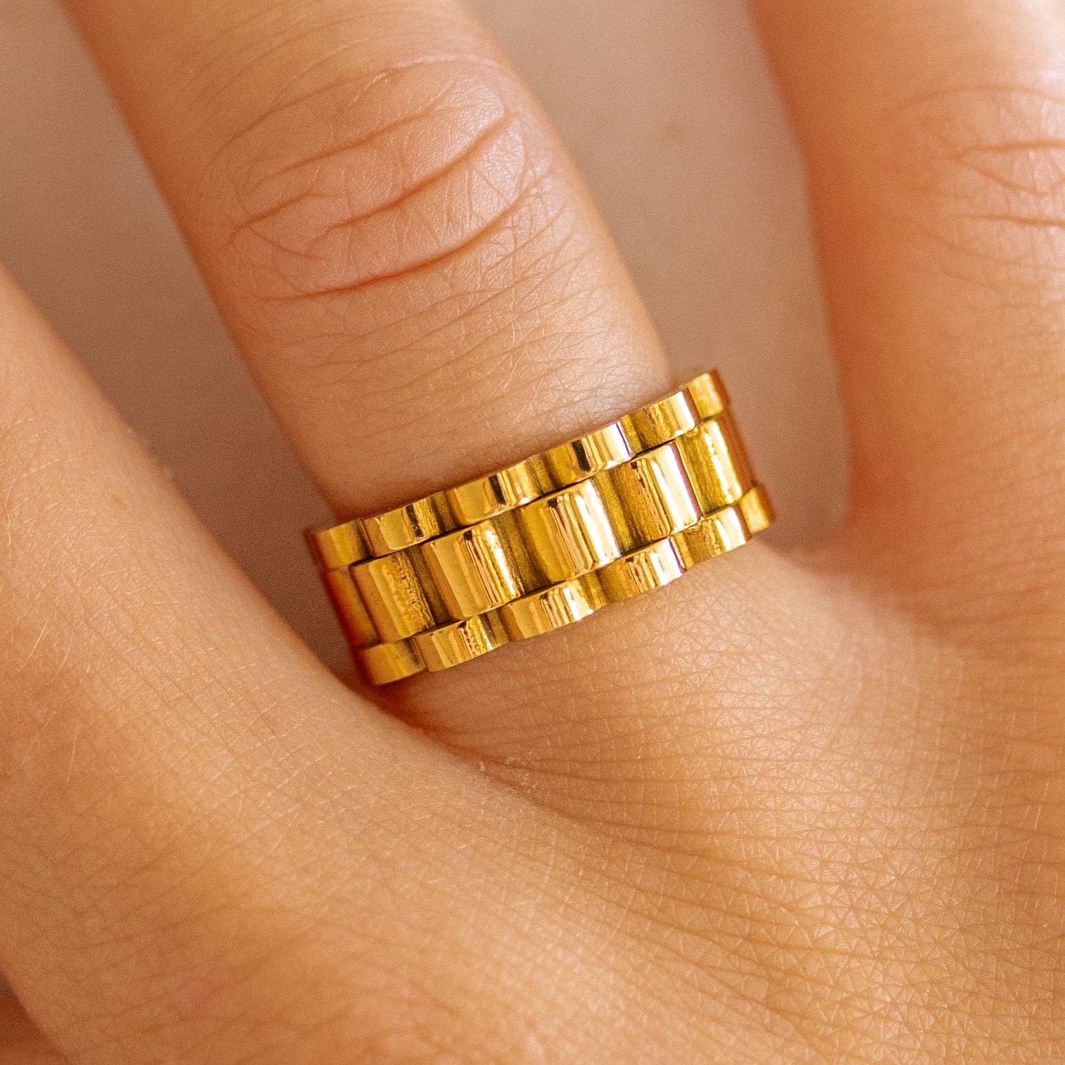 Lineage Ring